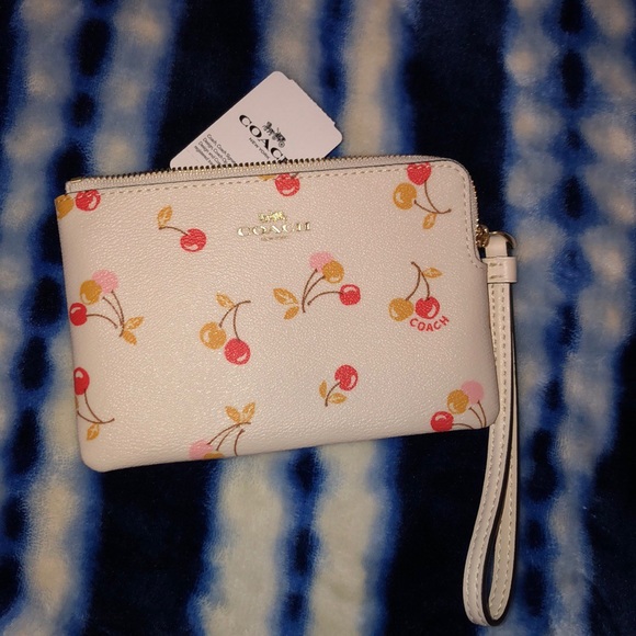 Coach wristlet 🍒 - Picture 2 of 2